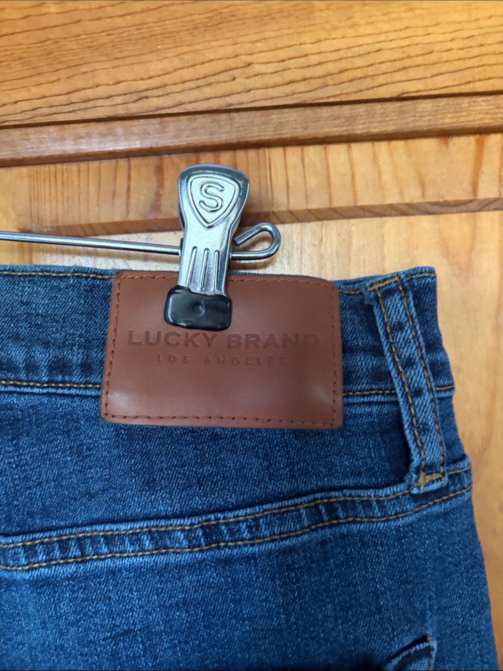 Lucky Brand Men's Indigo Relaxed Jeans - Picture 4 of 4